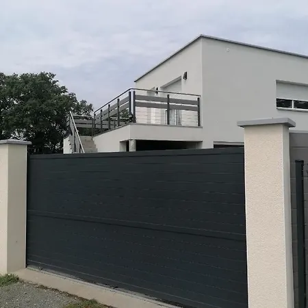 Independant, Parking Prive, 600m Du Circuit * Arnage