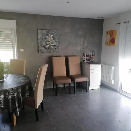 Independant, Parking Prive, 600m Du Circuit Arnage