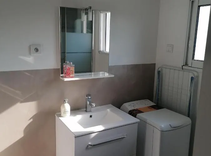 Indépendant, Parking Privé, 600m Du Circuit Appartamento