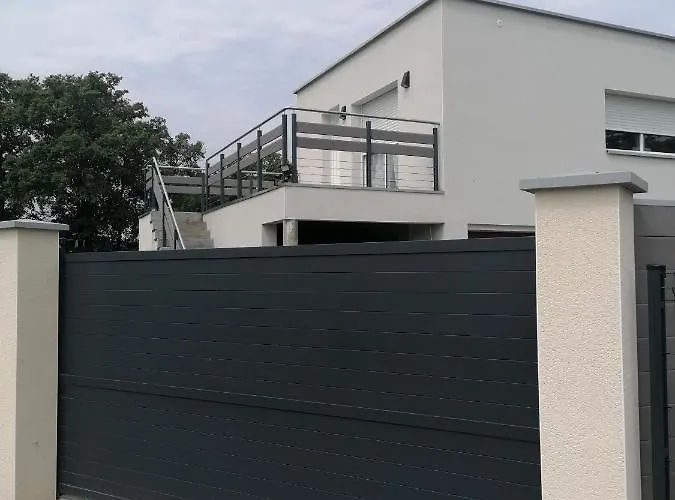 Indépendant, Parking Privé, 600m Du Circuit * Arnage