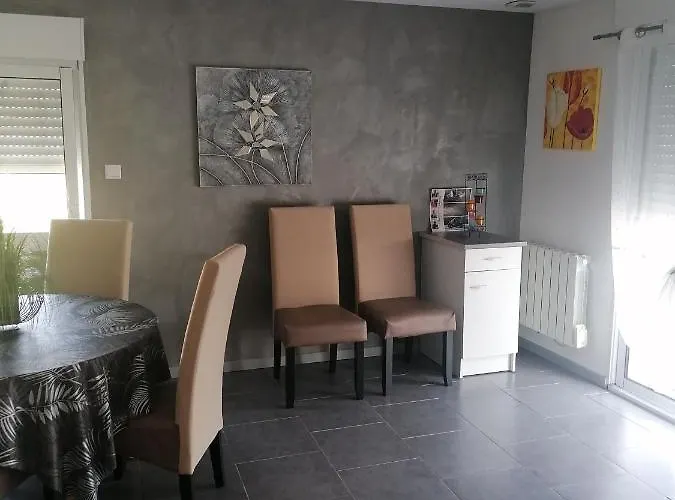 Indépendant, Parking Privé, 600m Du Circuit Arnage